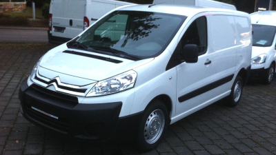 Mit geschlossenem Aufbau